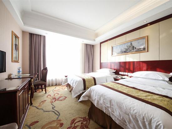 Vienna Hongqiao Convention & Exhibition Center Hotel 4*