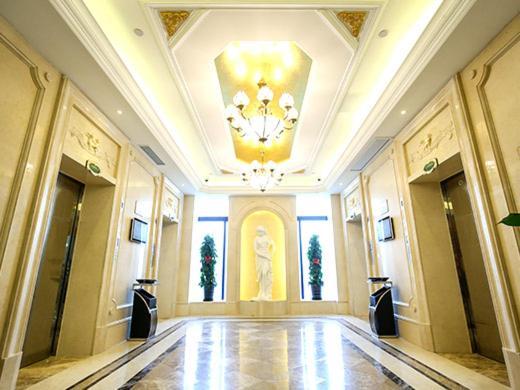 Vienna Hongqiao Convention & Exhibition Center Hotel 4*
