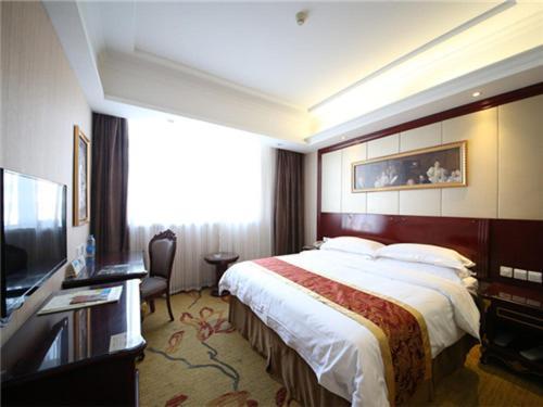 Vienna Hongqiao Convention & Exhibition Center Hotel
