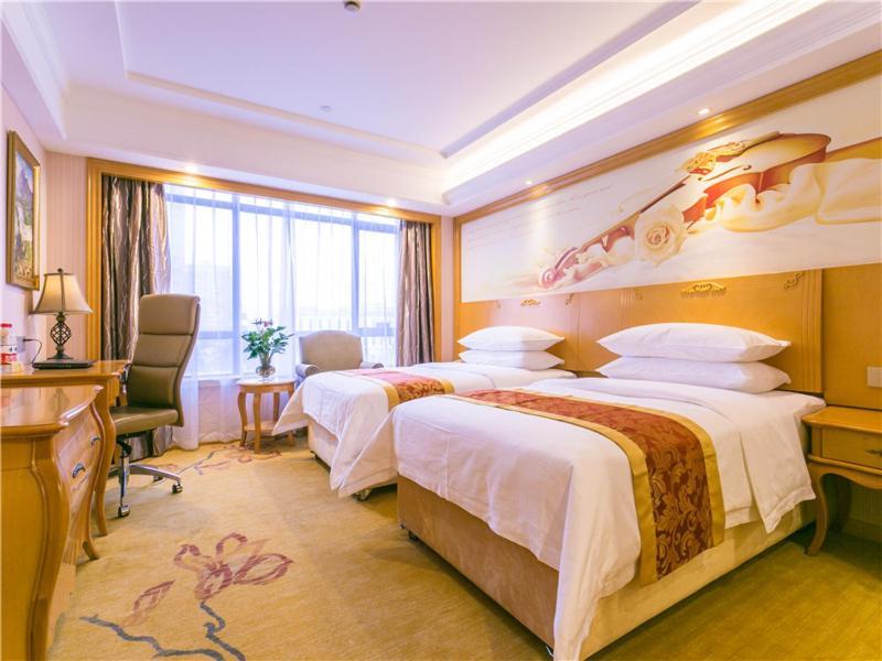 Vienna International Pudong New International Exbition Hotel 4*
