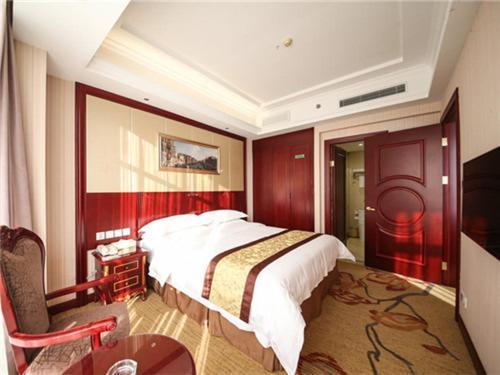 Vienna Hongqiao Convention & Exhibition Center Hotel