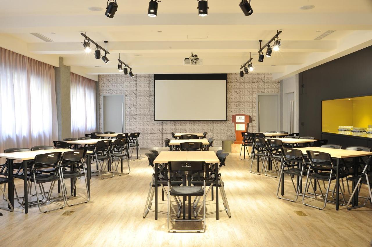 Hotel Campanile Railway Station And People's Square - 15 Minutes Drive To The Bund Shanghai