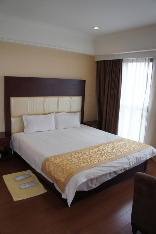 Pujiang Expo Hotel 3*