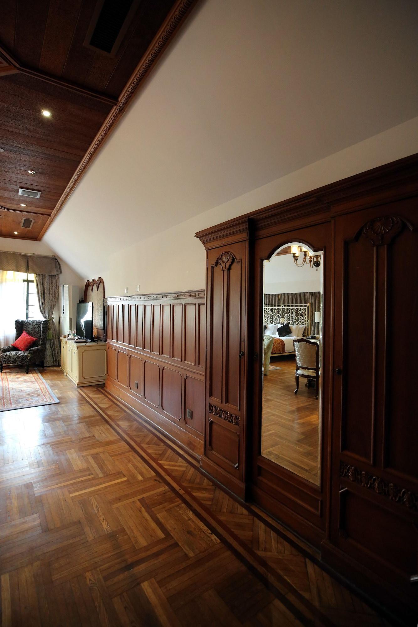 Moller - National Historic And Cultural Relics Protection Building Hotel