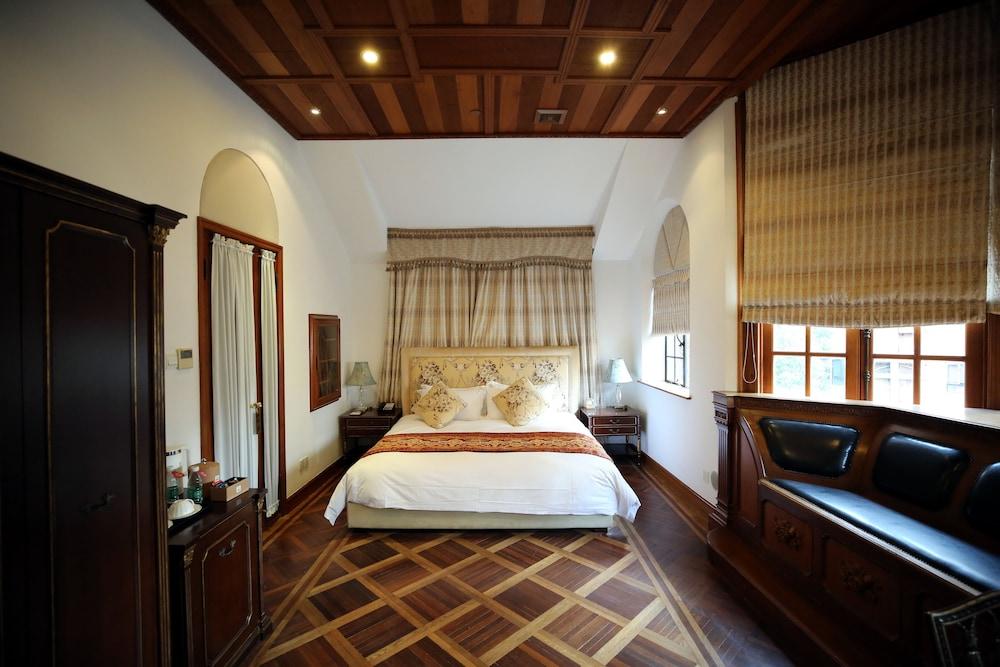 Moller - National Historic And Cultural Relics Protection Building Hotel