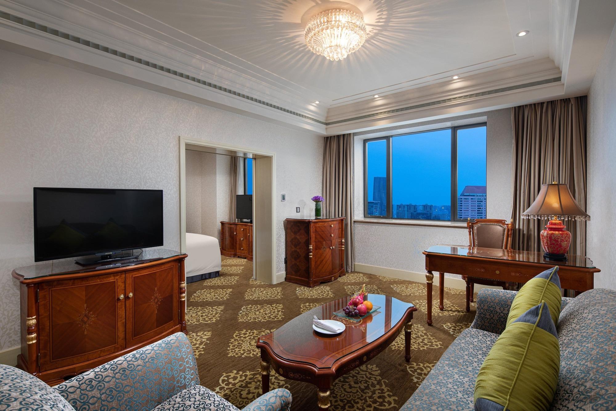 Majesty Plaza Hotel 5*