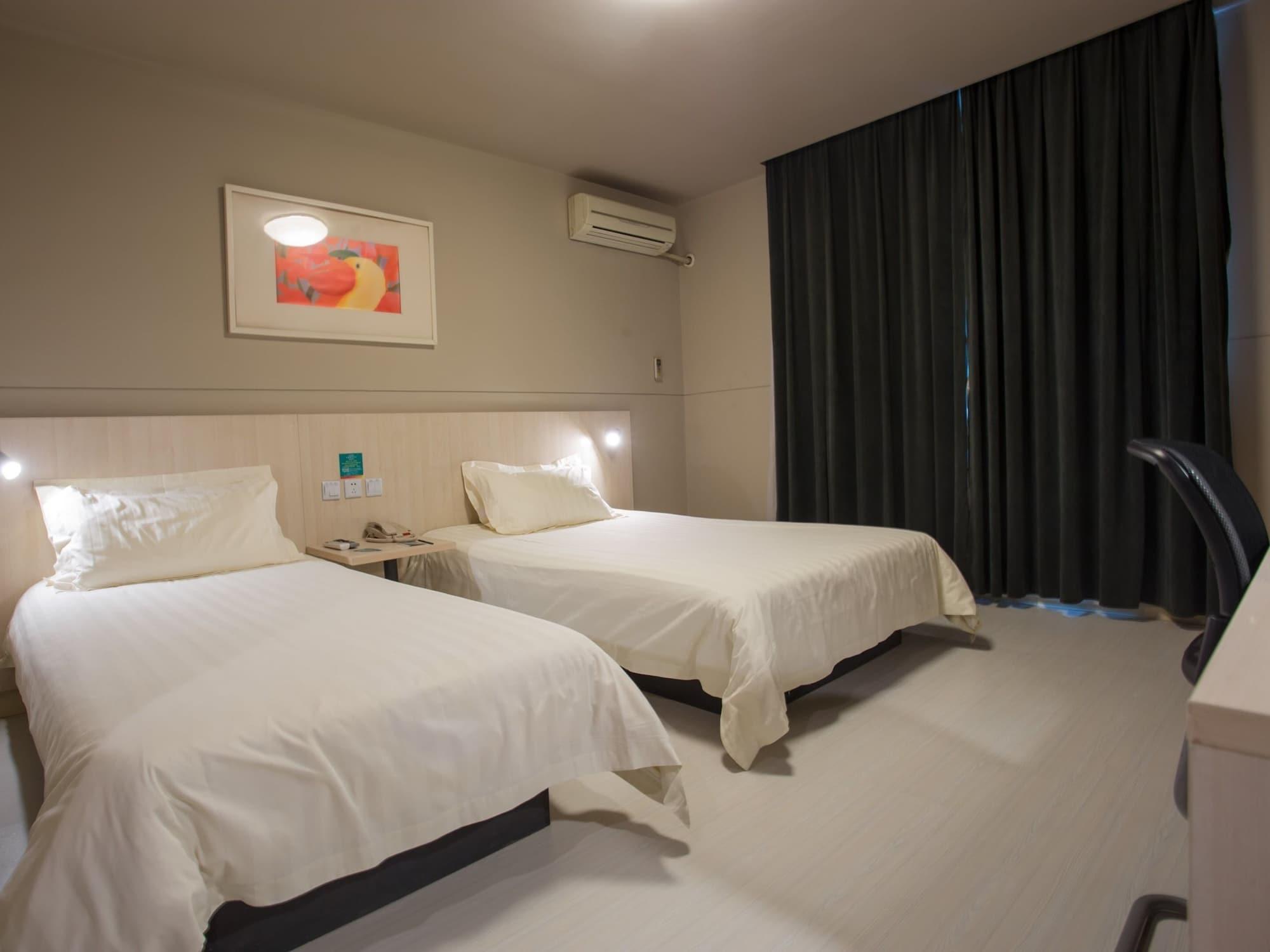 Jingjiang World Expo Hotel 3*