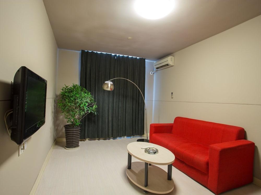 Hotel Jingjiang World Expo 3*