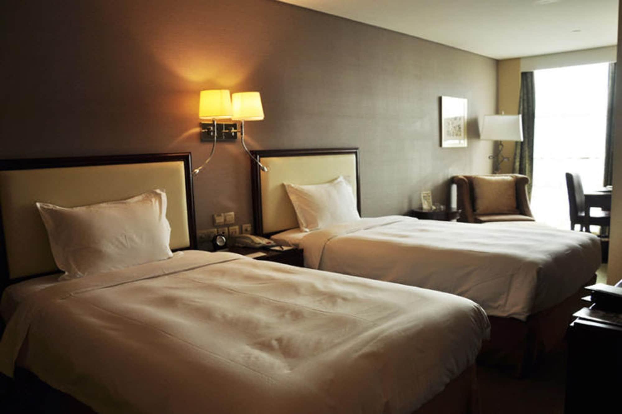 Hotel Regal Plaza & Waigaoqiao