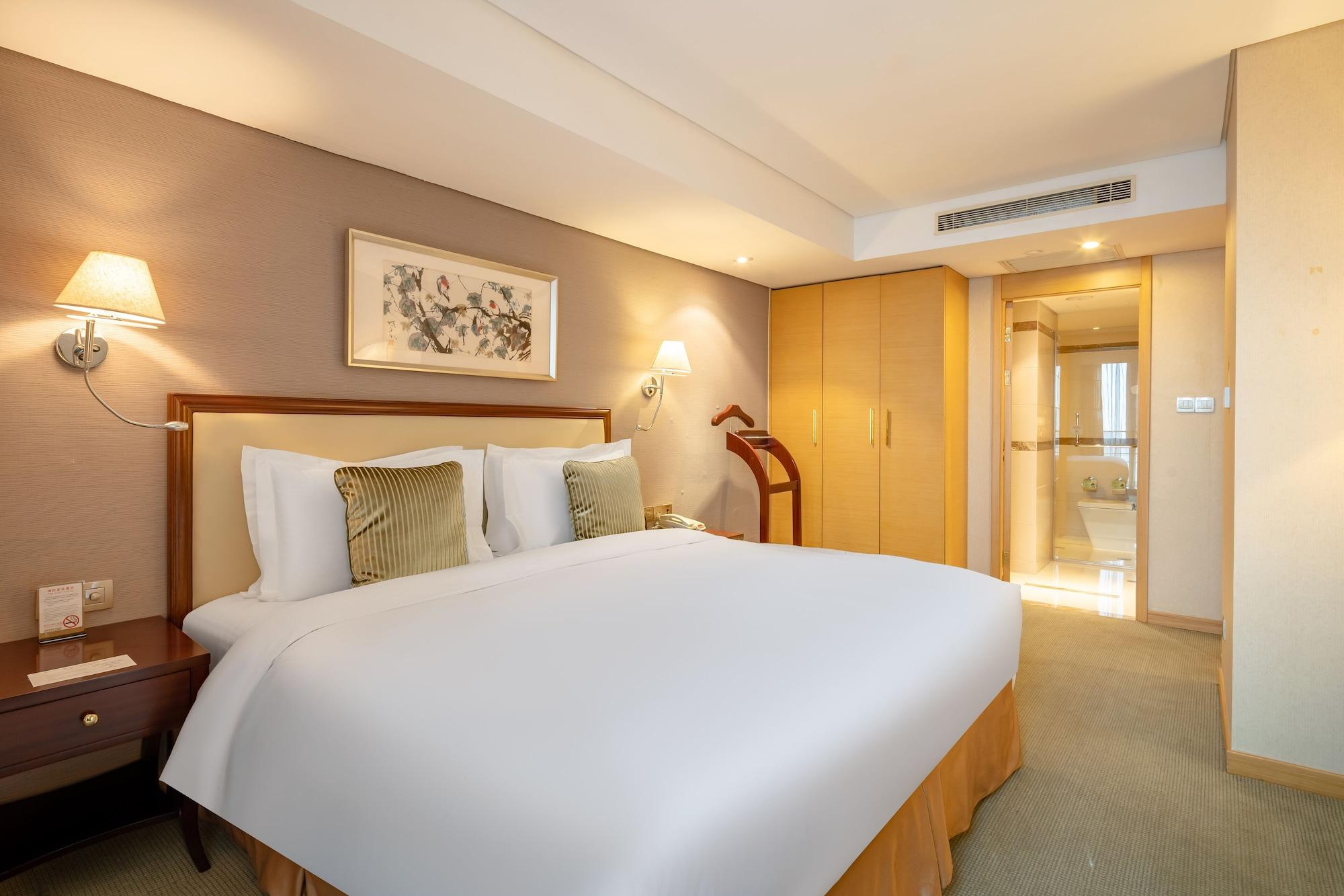 Regal Plaza & Waigaoqiao Hotel