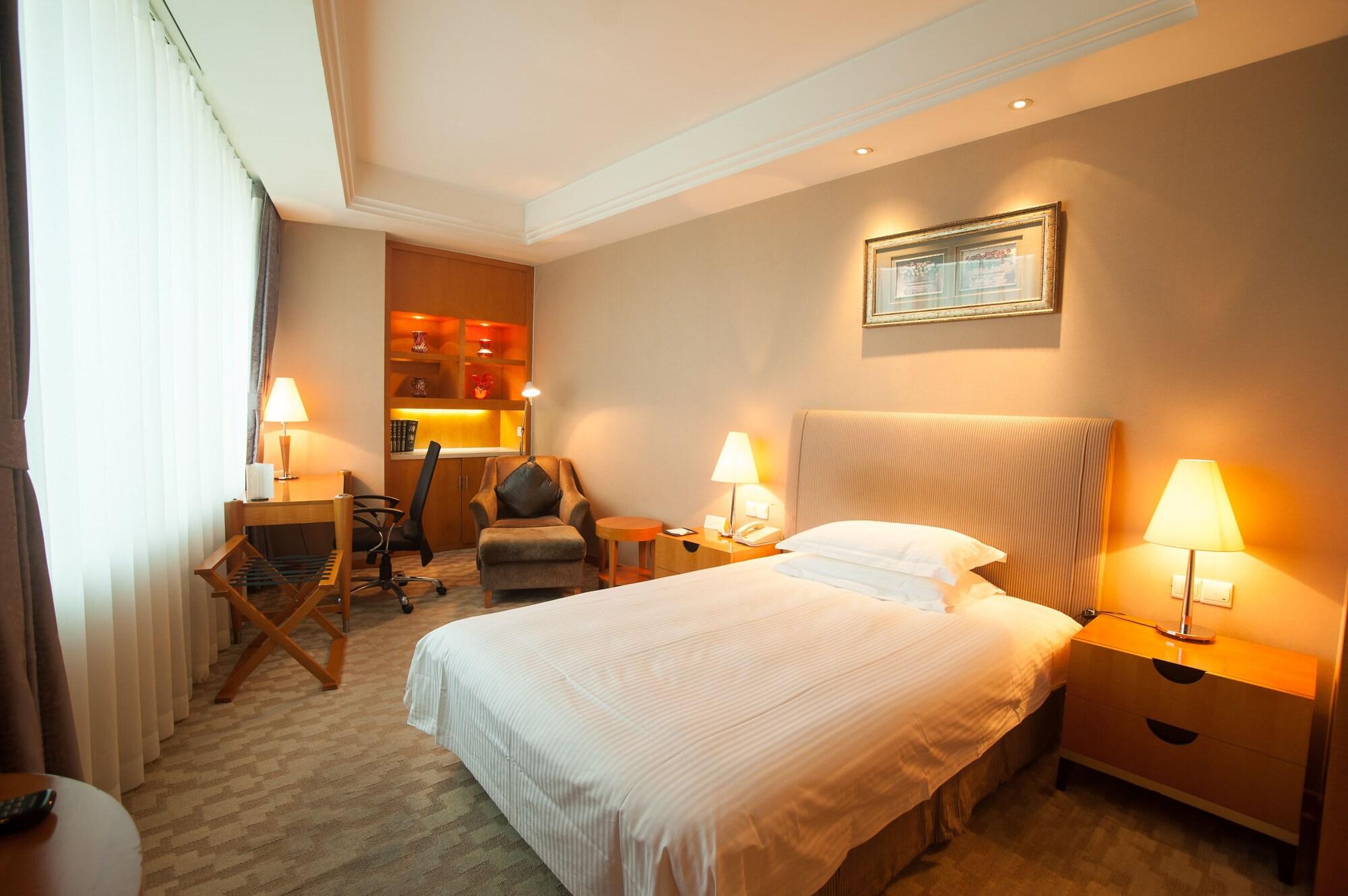 Tiancheng Hotel 4*