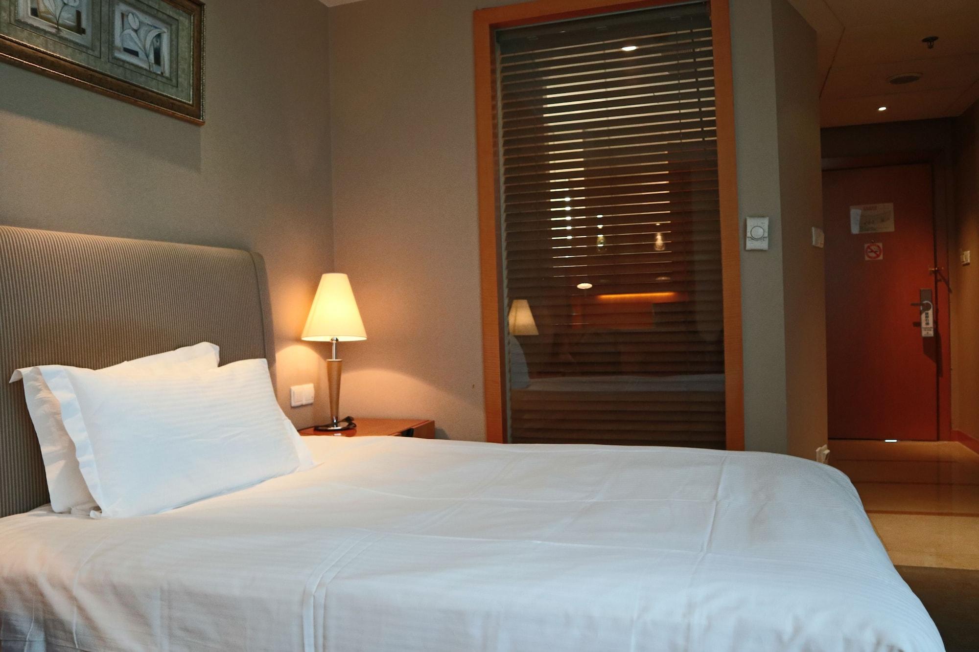 Tiancheng Hotel 4*
