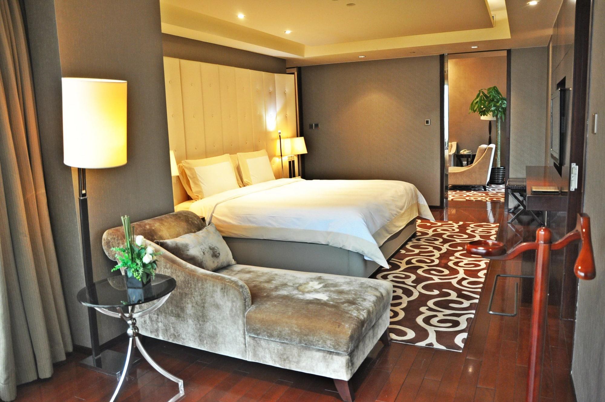 Hotel Royal International - Pudong International Airport 5*