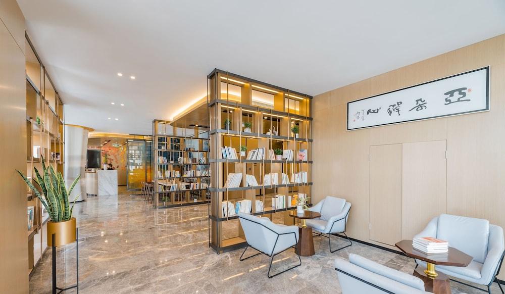 Atour Xujiahui Hotel 3*