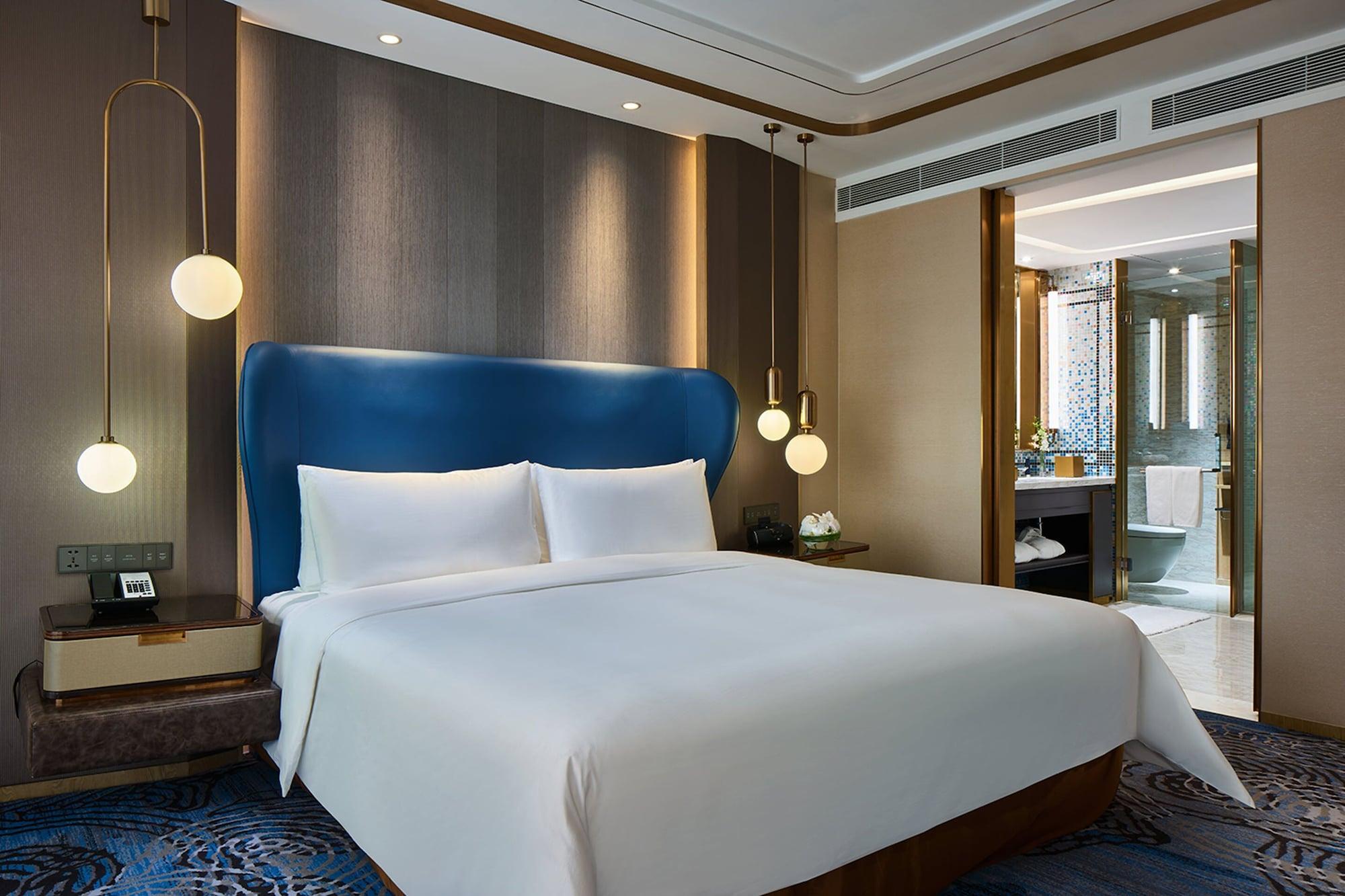 Hotel Primus Hongqiao 5*