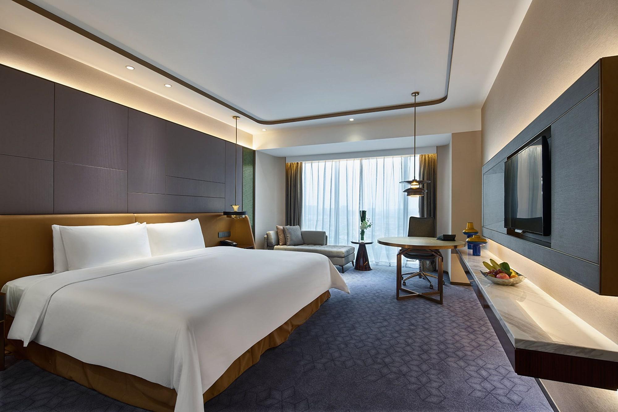 Primus Hongqiao Hotel