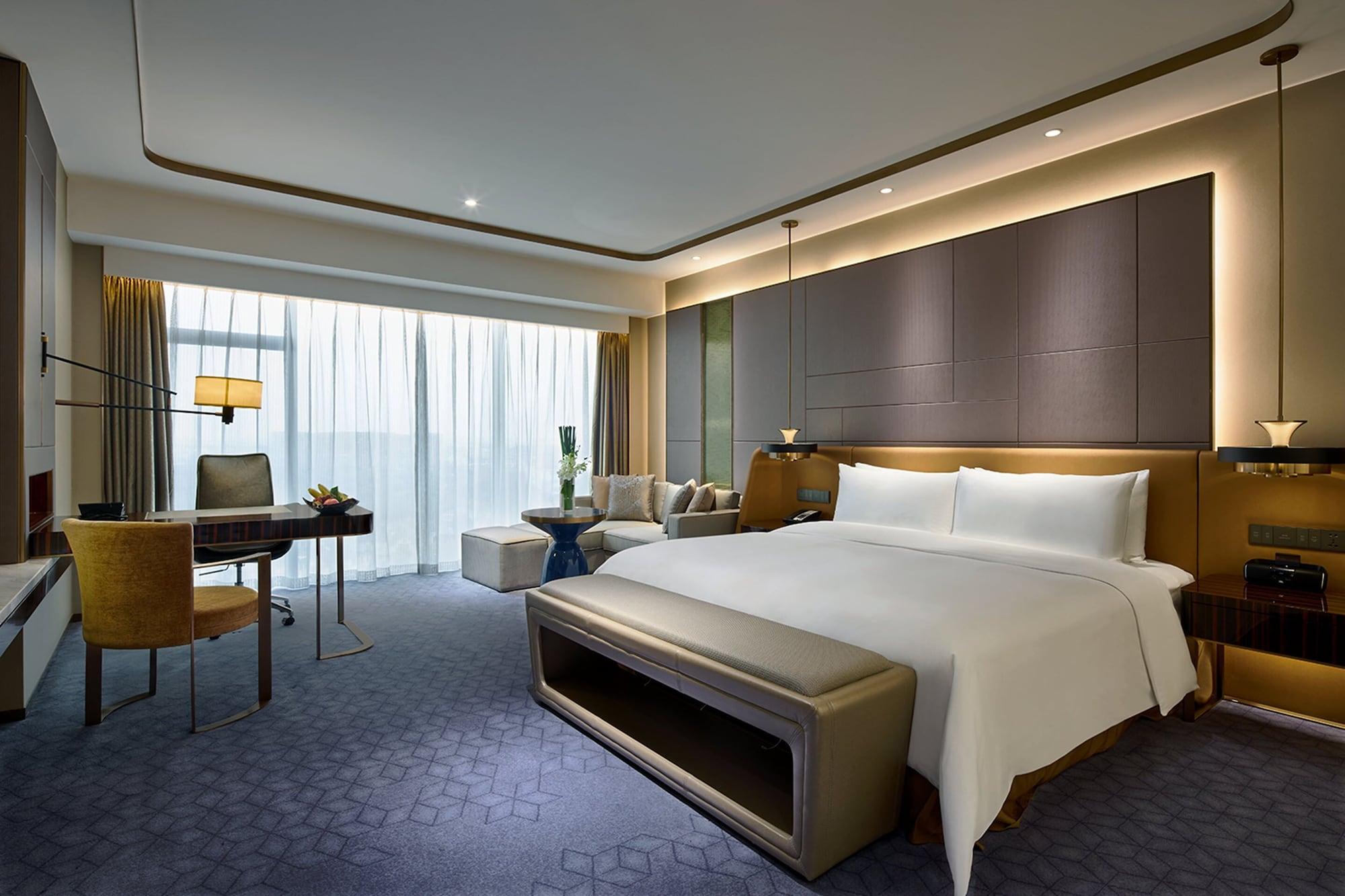 Primus Hongqiao 5*