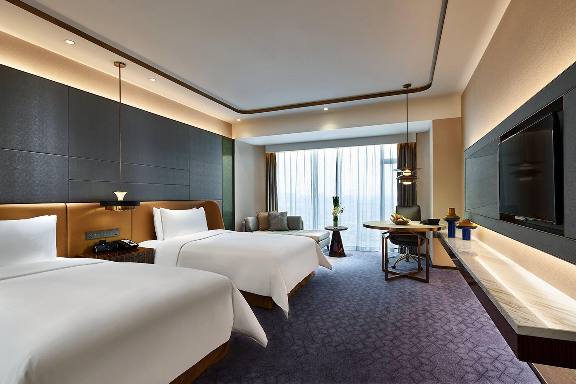 Primus Hongqiao 5*