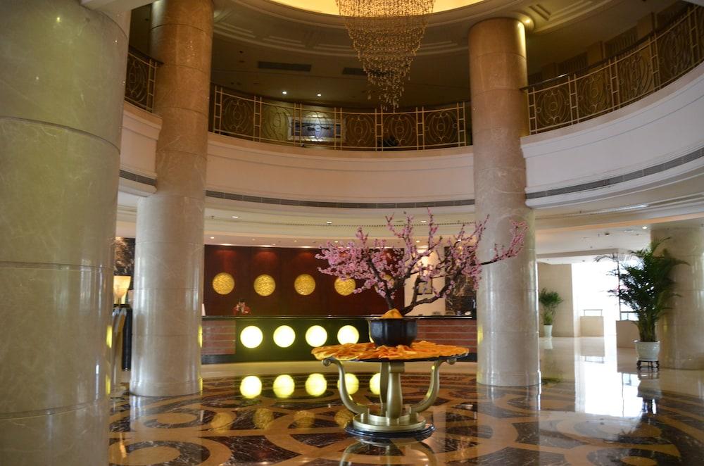 New Century Pudong Khách sạn 3*