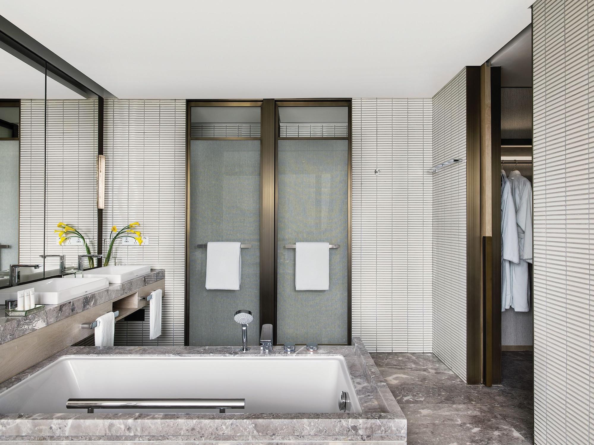 Cordis Hongqiao 5*