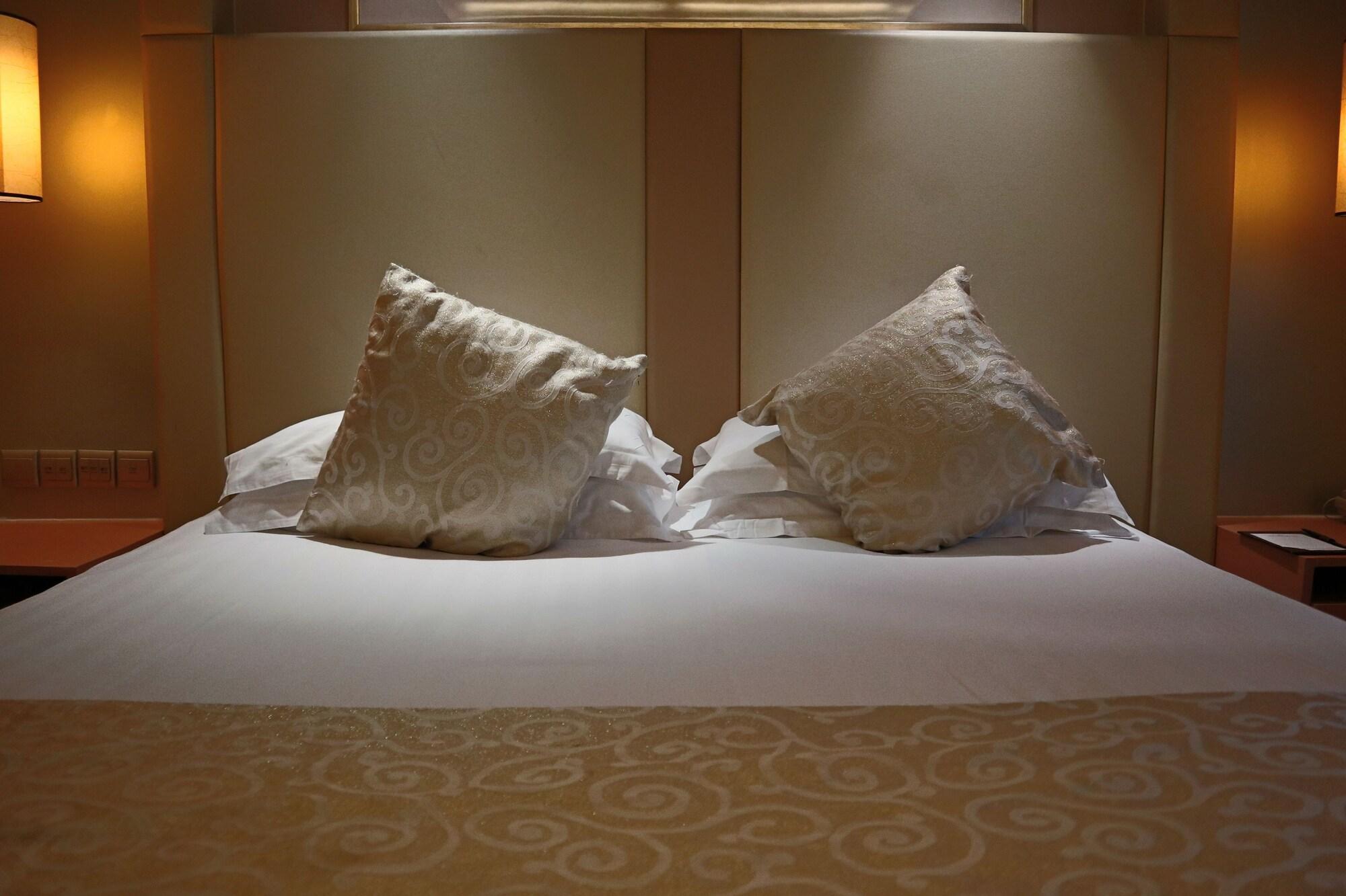 Everbright International Hotel 4*