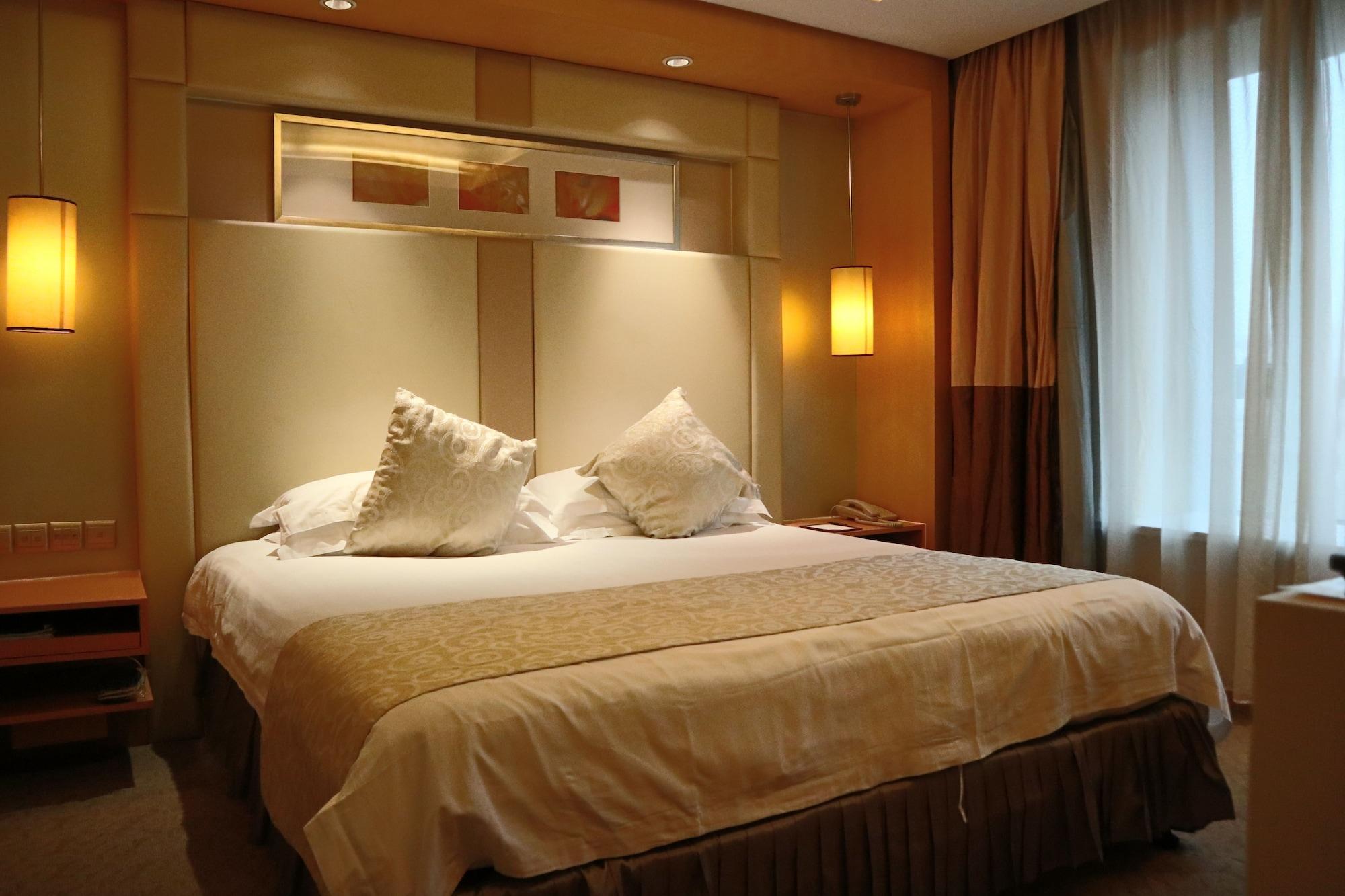 Everbright International Hotel 4*