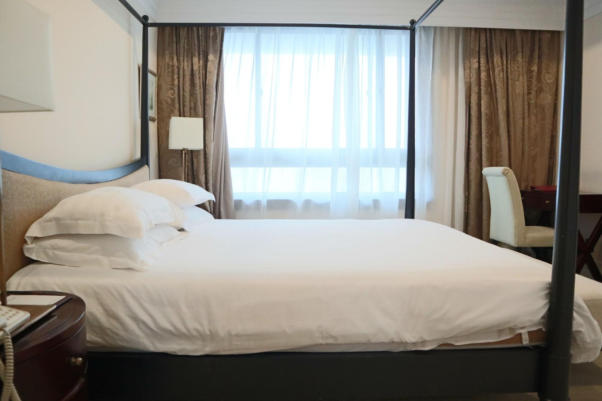 Everbright International Hotel 4*
