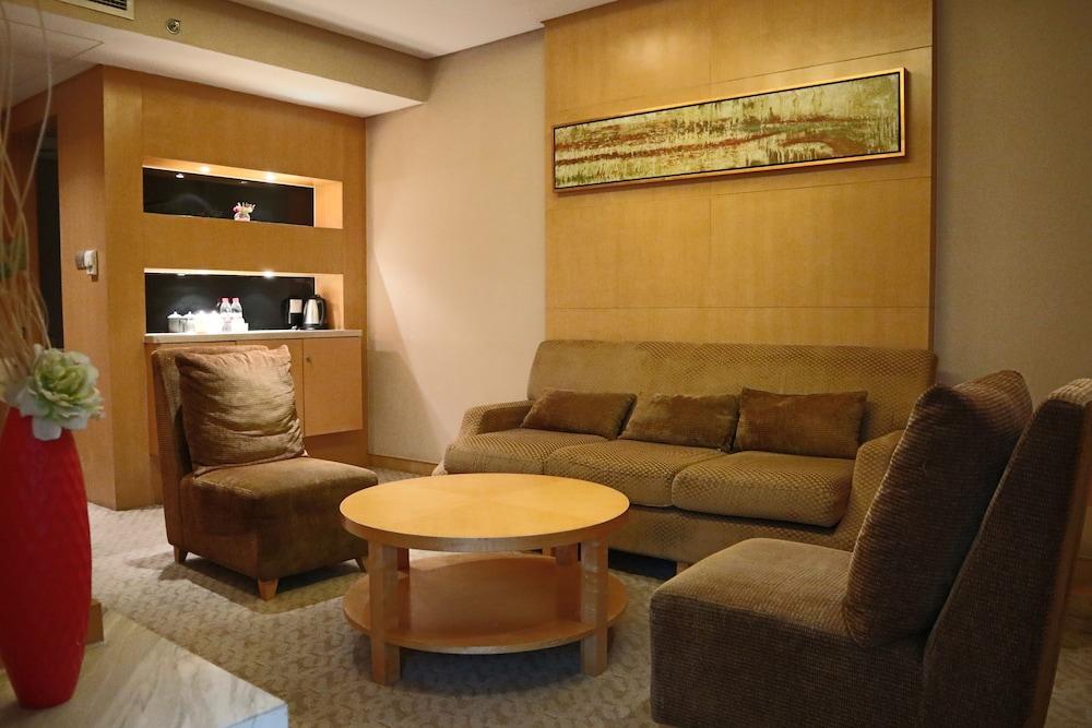 Everbright International 4*