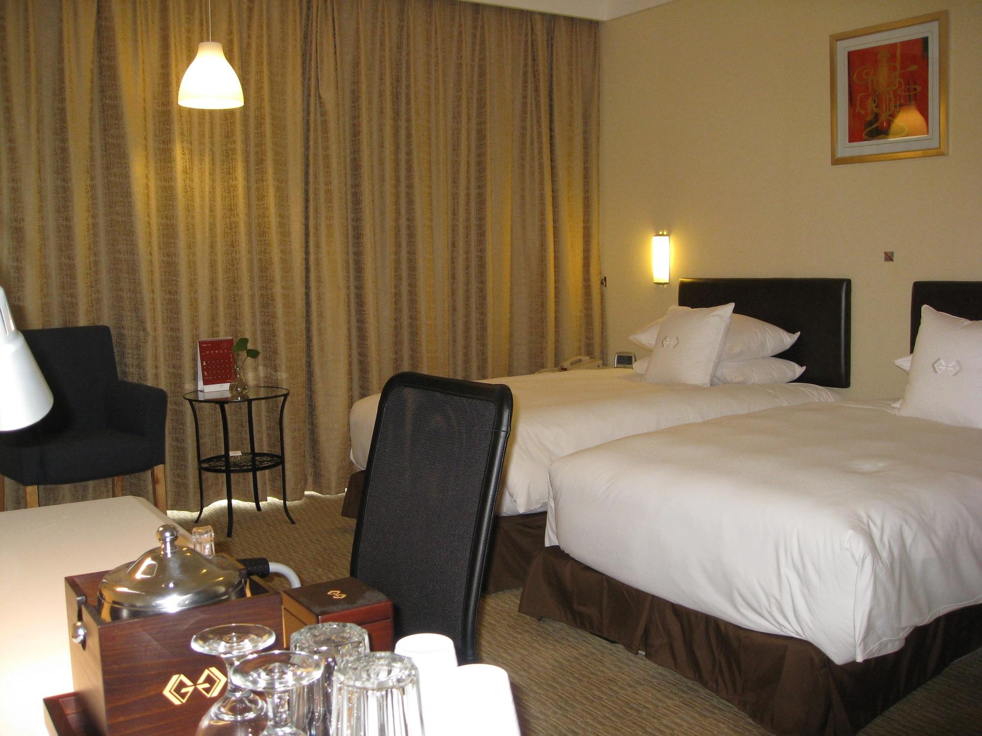 Gloria Plaza Kangqiao Hotel 3*