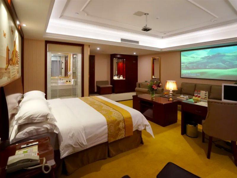 Vienna International - Pudong Airport Free Trade Zone - Free Shuttle Bus To Pvg Airport And Land