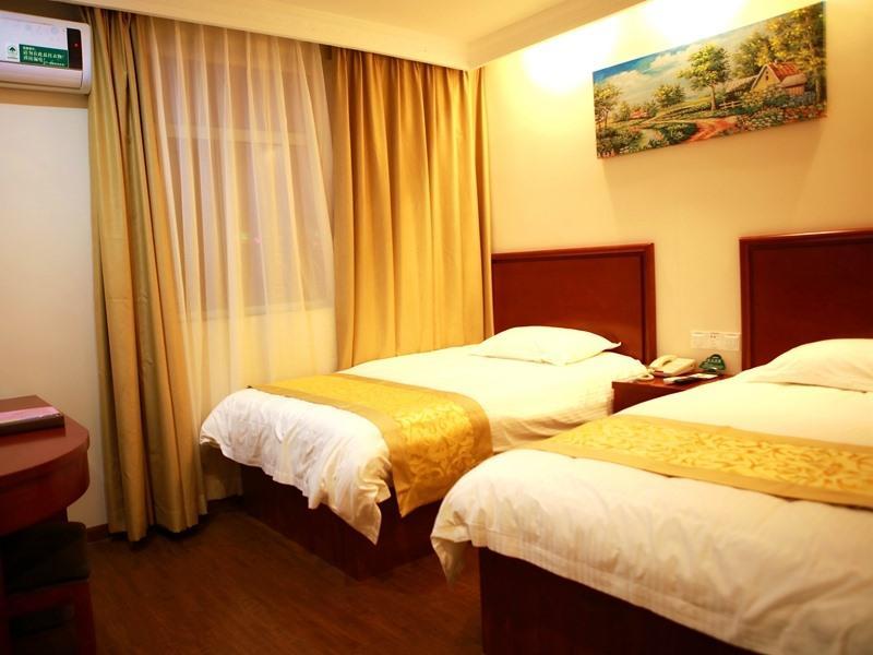 Greentree Hub Caoan Road Huajiang Branch Road 3*