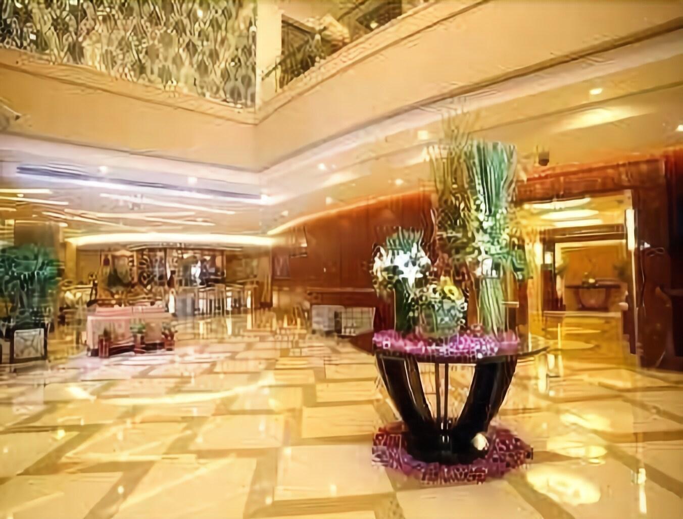 Ramada Wujiaochang Hotel 4*