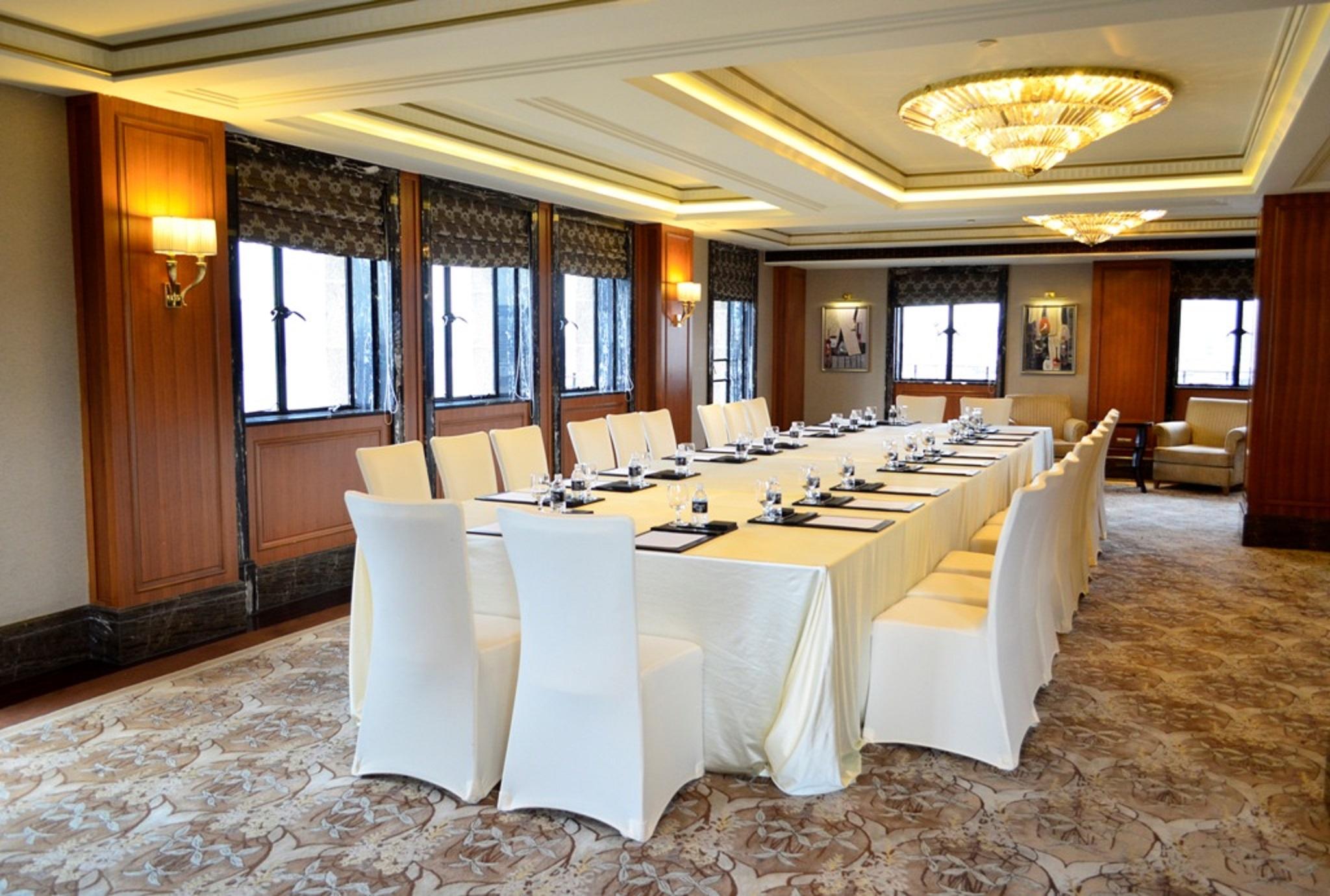 Fairmont Peace On The Bund 5* Şanghay