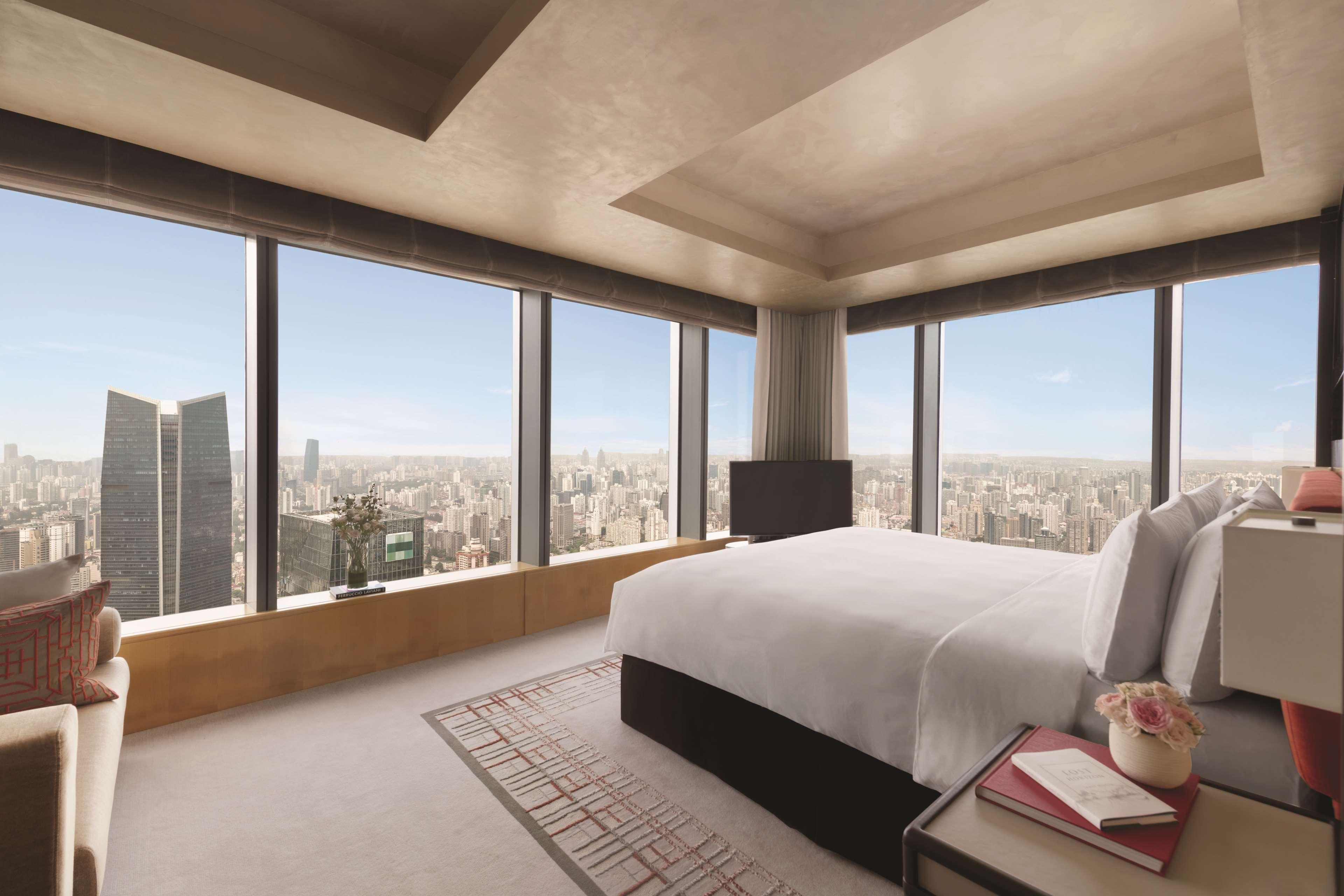 Jing An Shangri-la, Otel