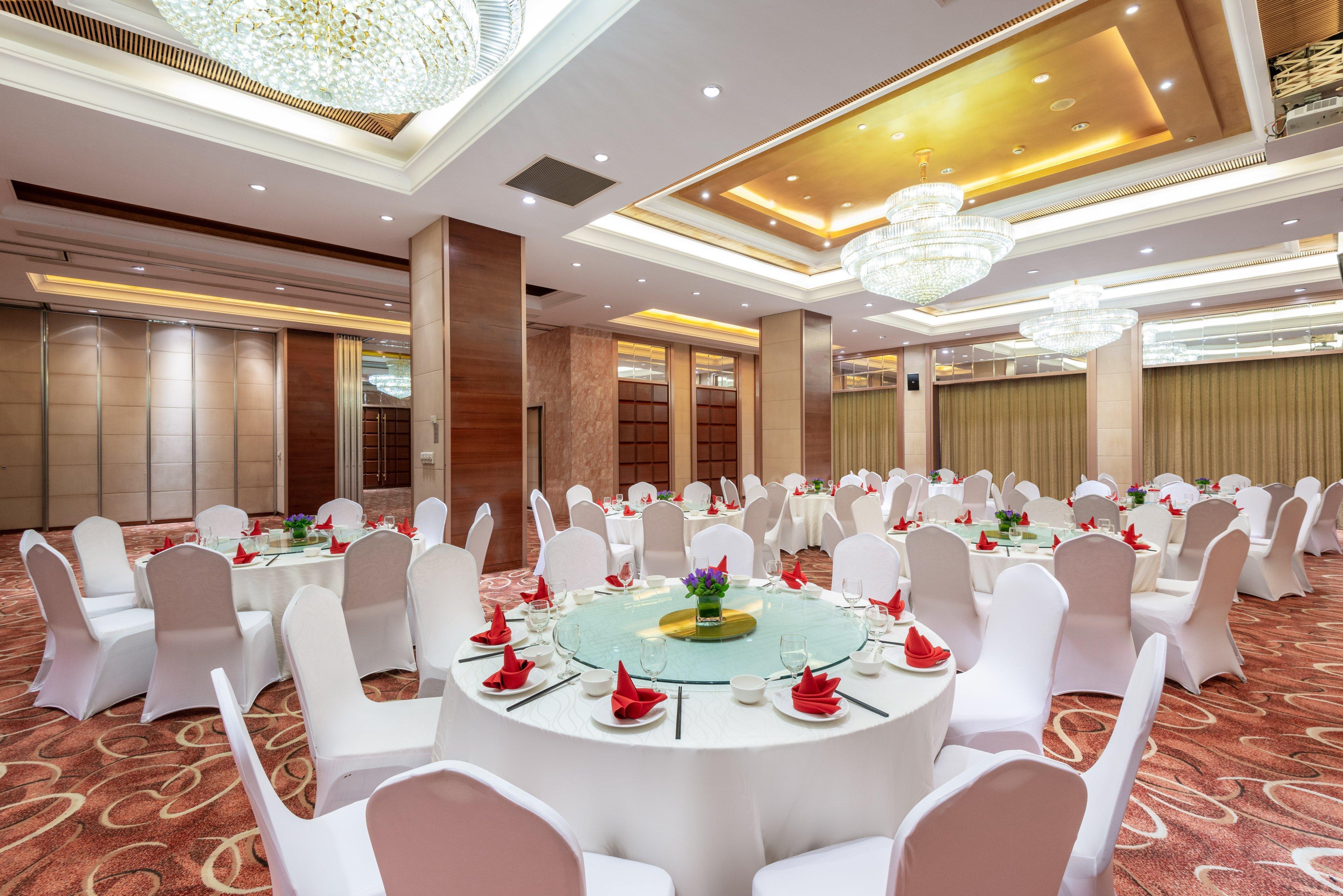 Hotel Pudong Nanpu By Ihg 4*