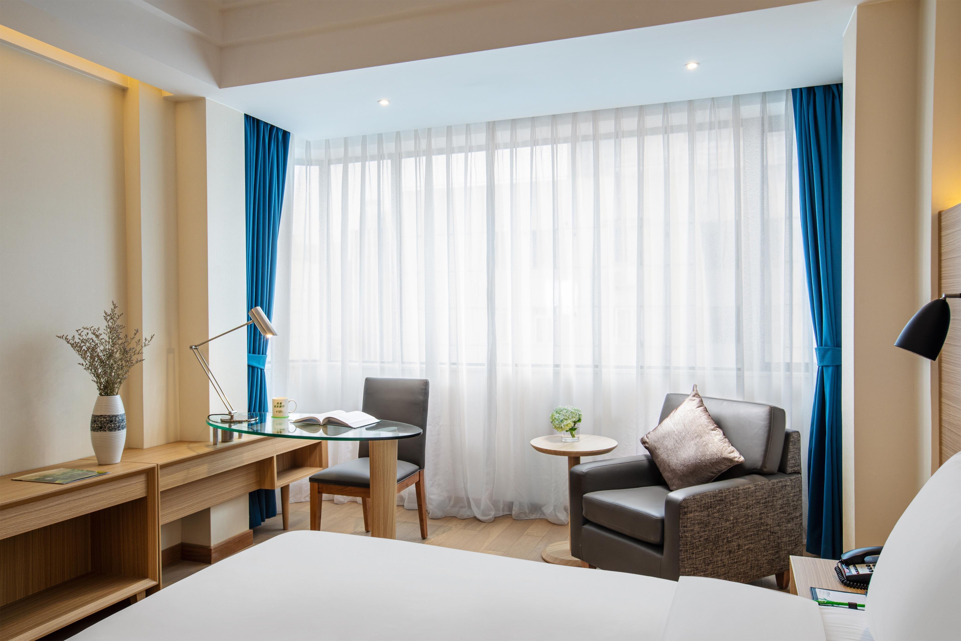 Holiday Hongqiao Central By Ihg