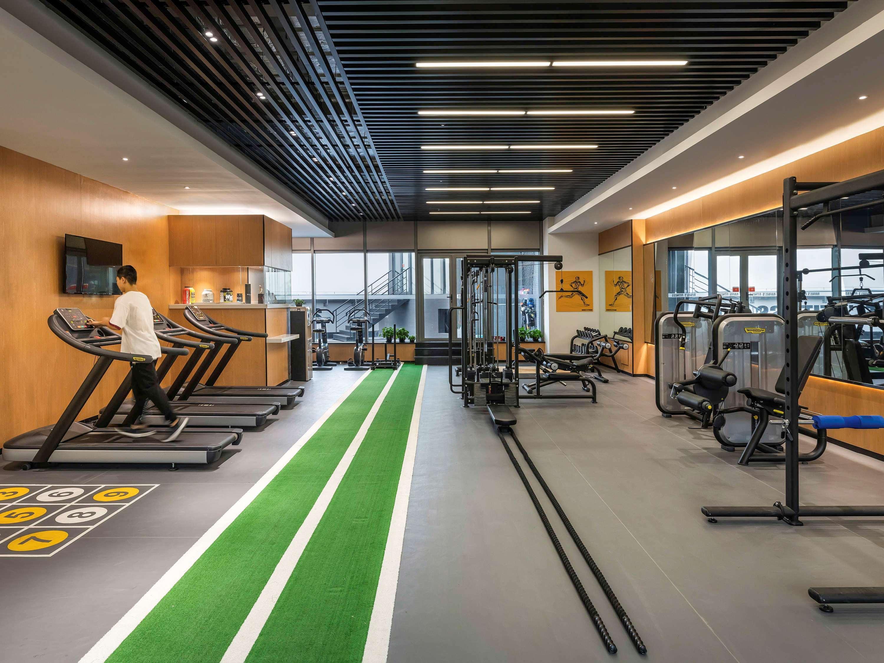 Hotel Novotel Hongqiao 4*