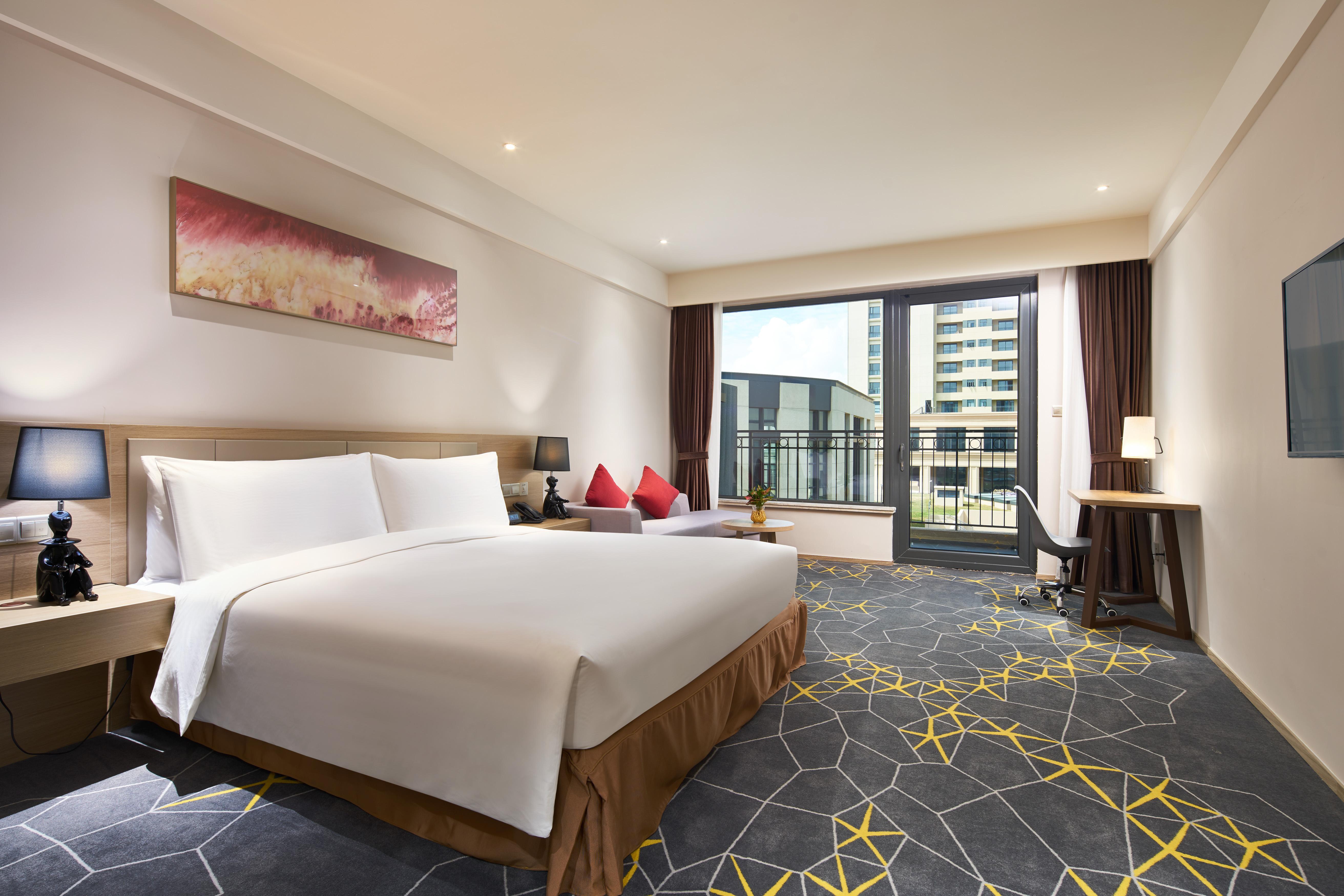 Q-box Sanjiagang -offer Pudong International Airport And Shuttle Shanghai