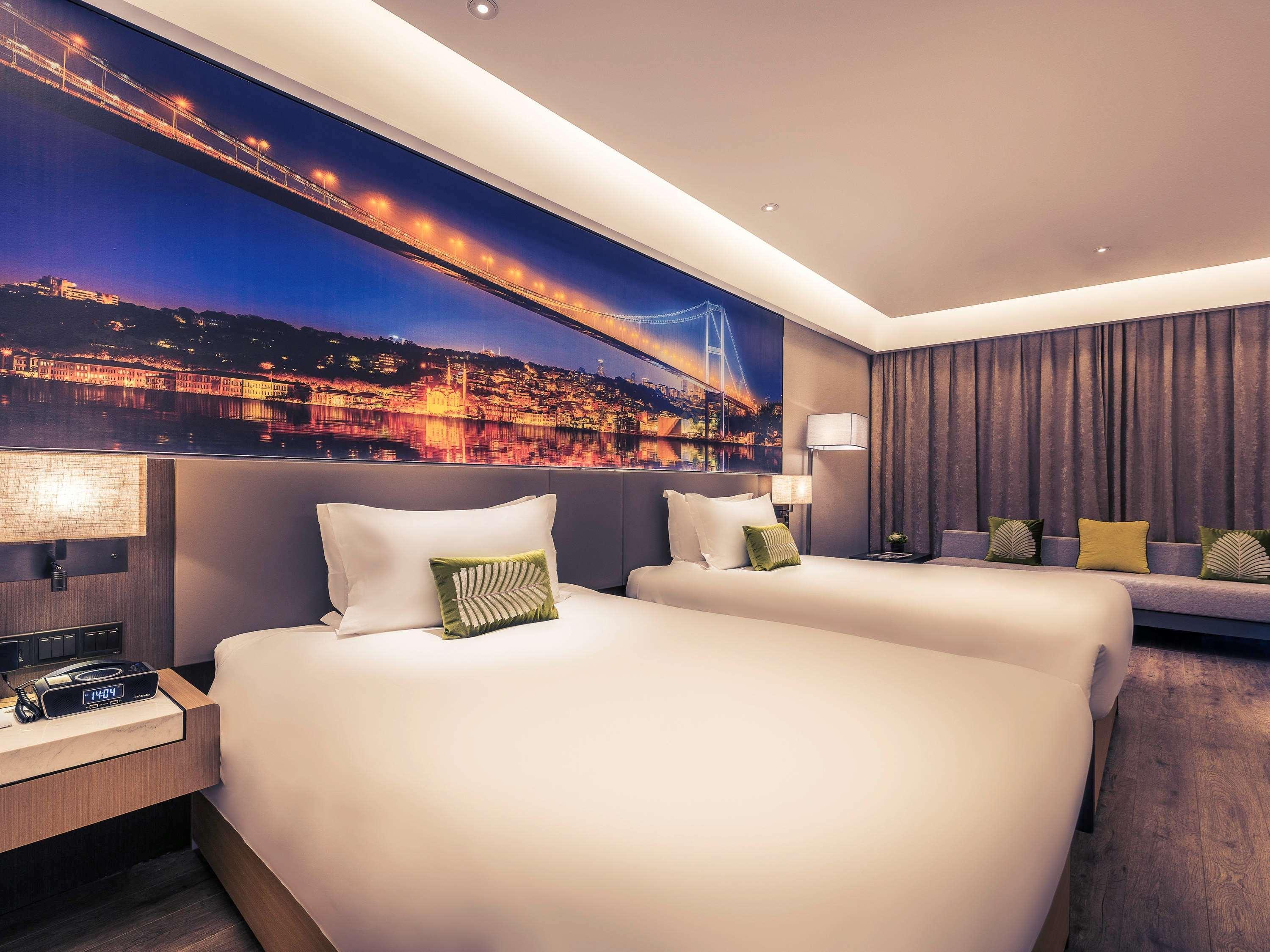 Mercure Hongqiao Railway Station