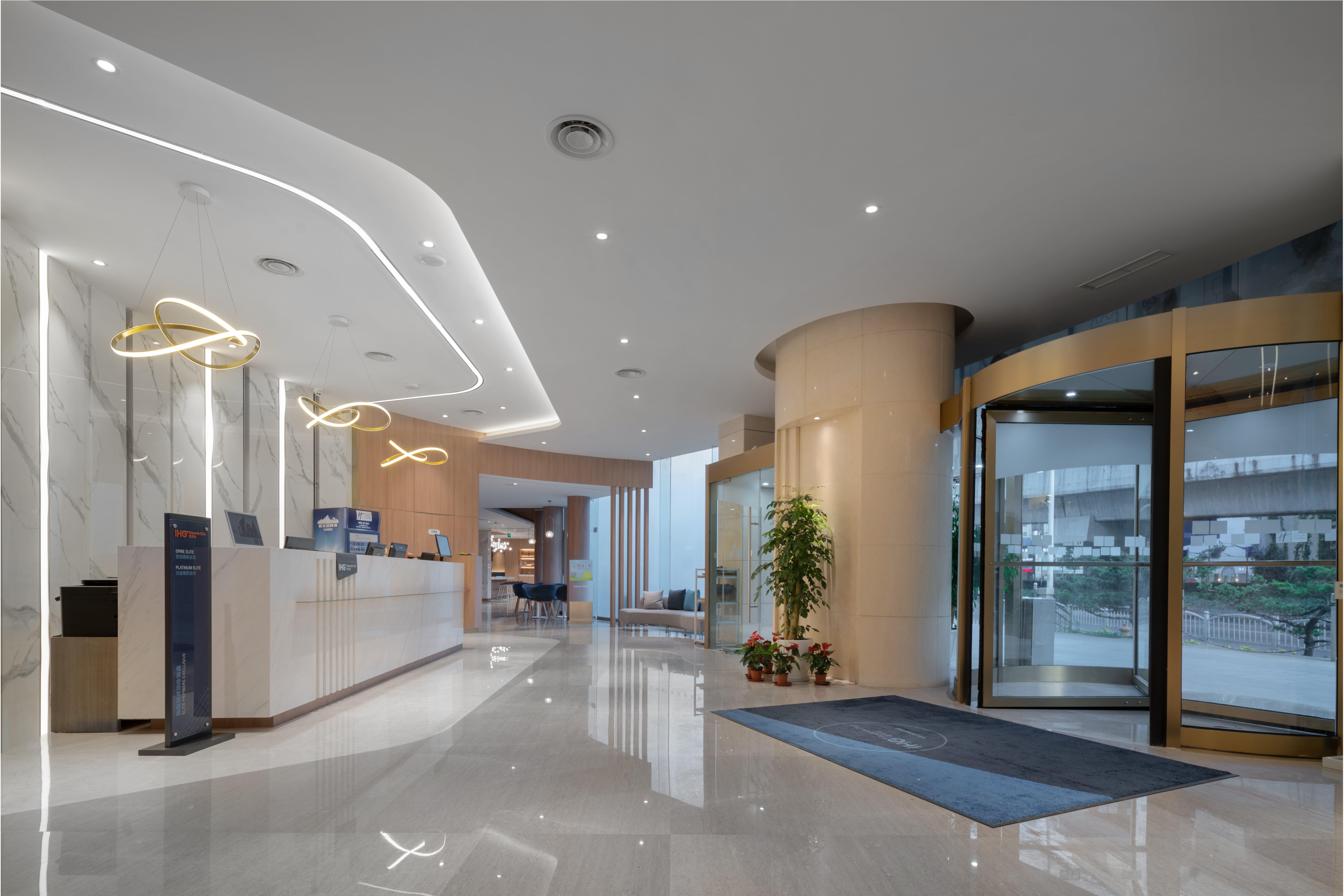 Hotel Express Jinqiao By Ihg 3*