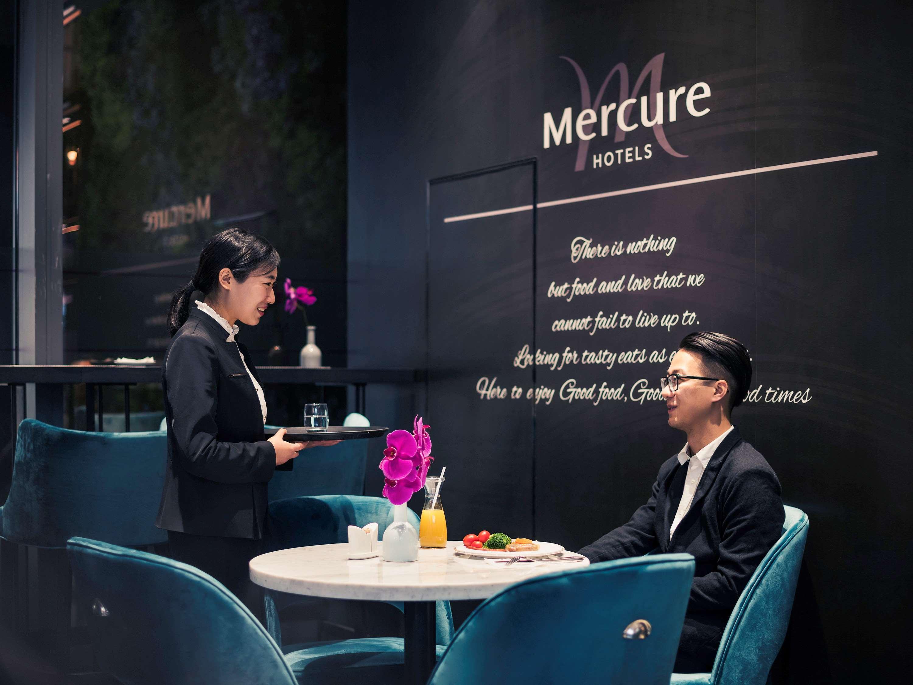 Mercure Hongqiao Railway Station 4*