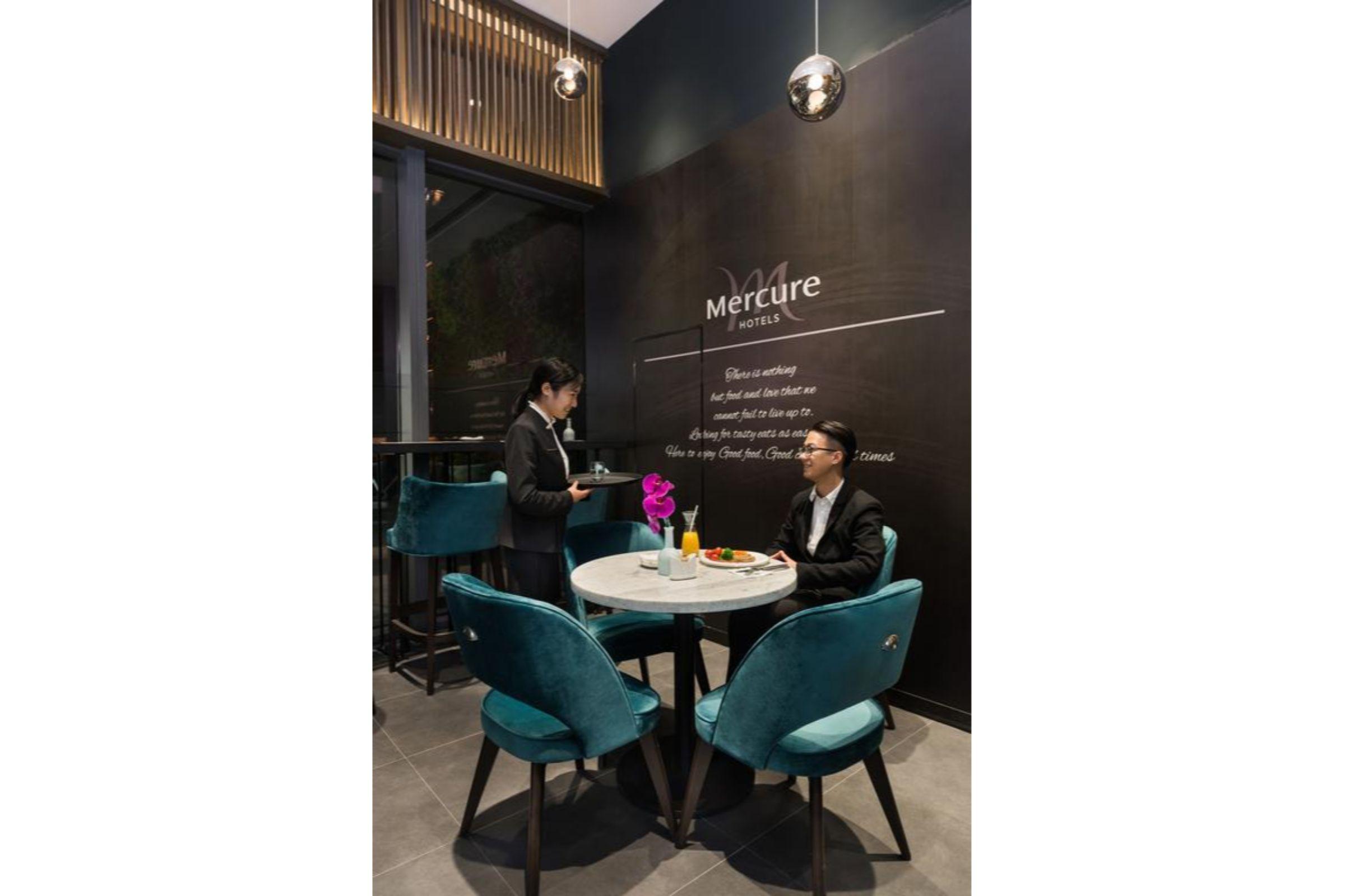 Mercure Hongqiao Railway Station