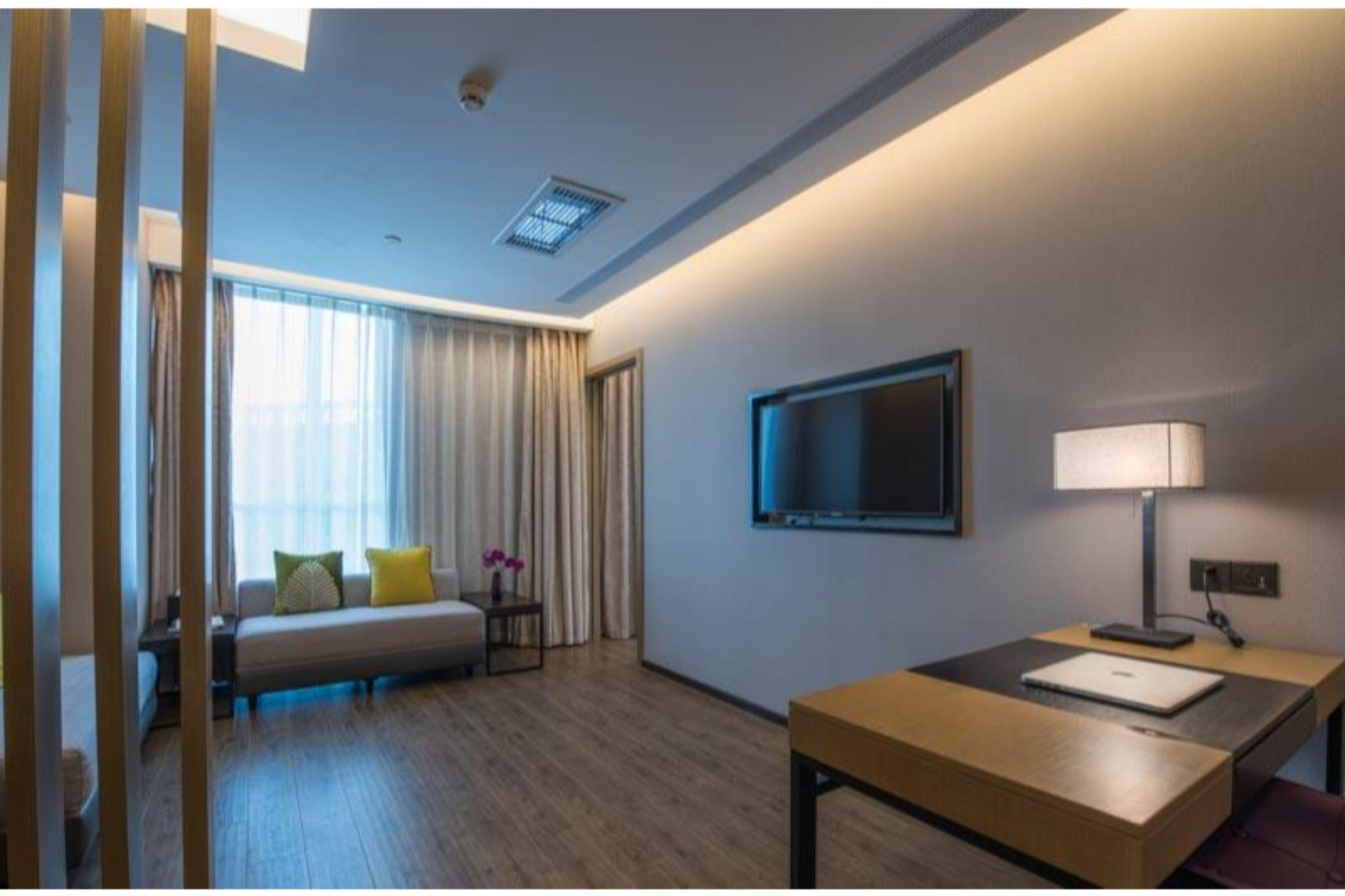 Mercure Hongqiao Railway Station Hotel