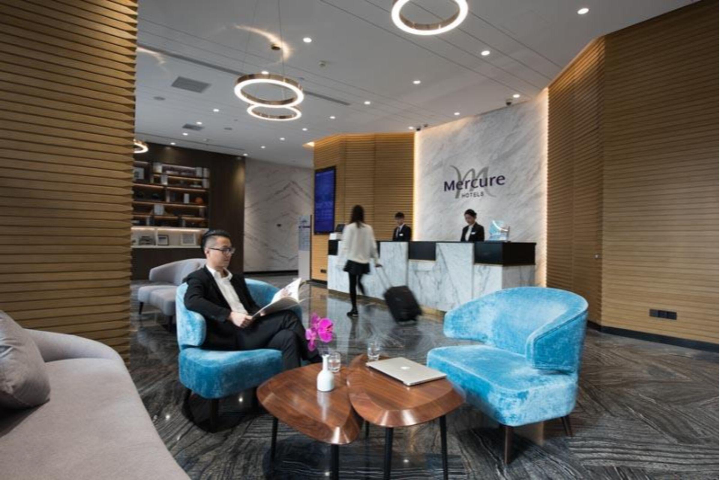 Mercure Hongqiao Railway Station Hotel