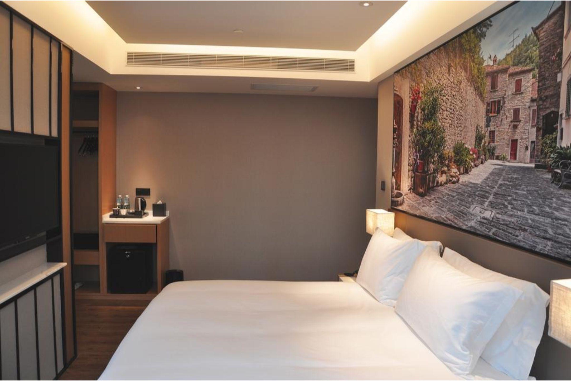 Mercure Hongqiao Railway Station 4*