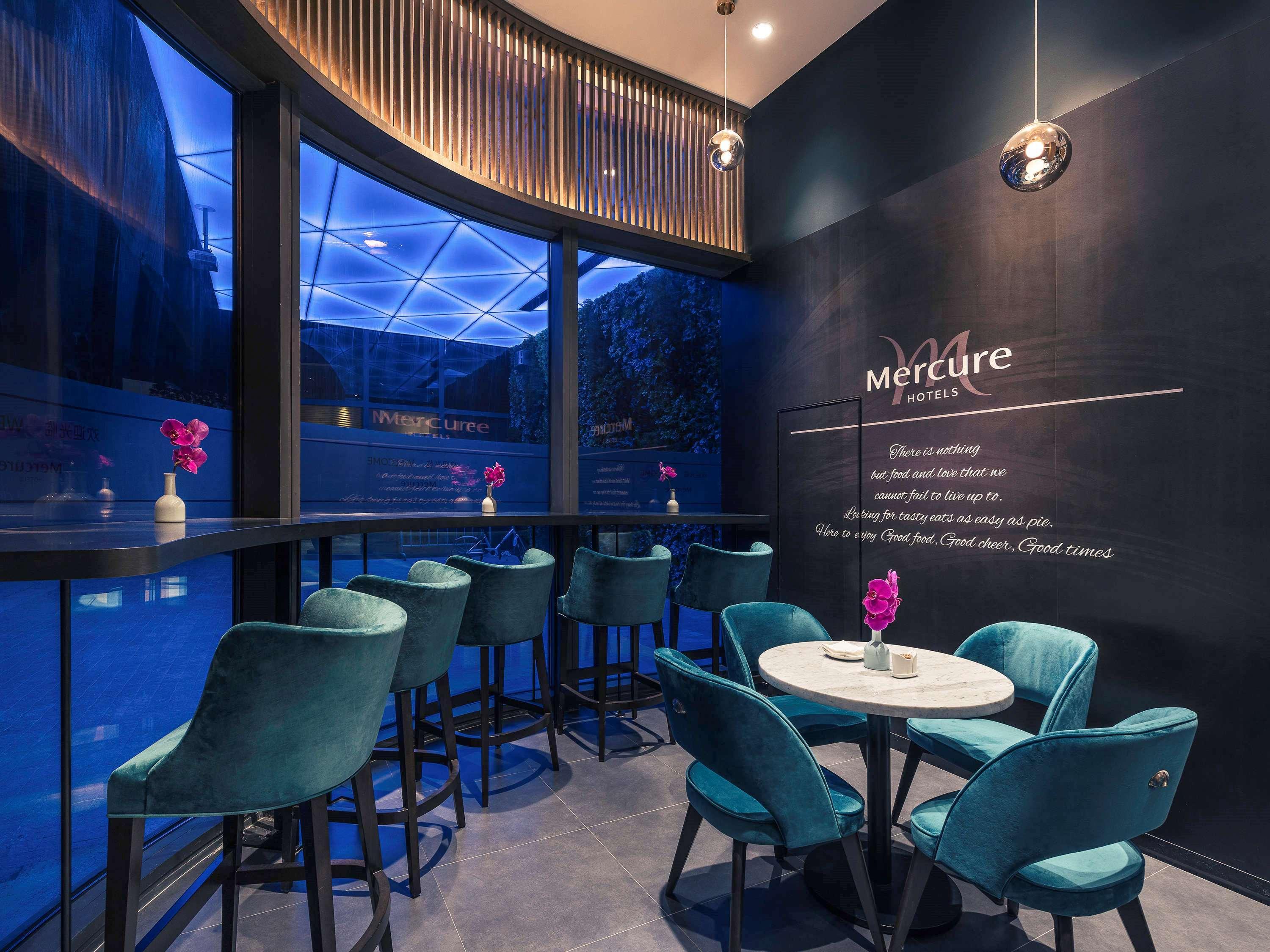 Mercure Hongqiao Railway Station Hotel 4*