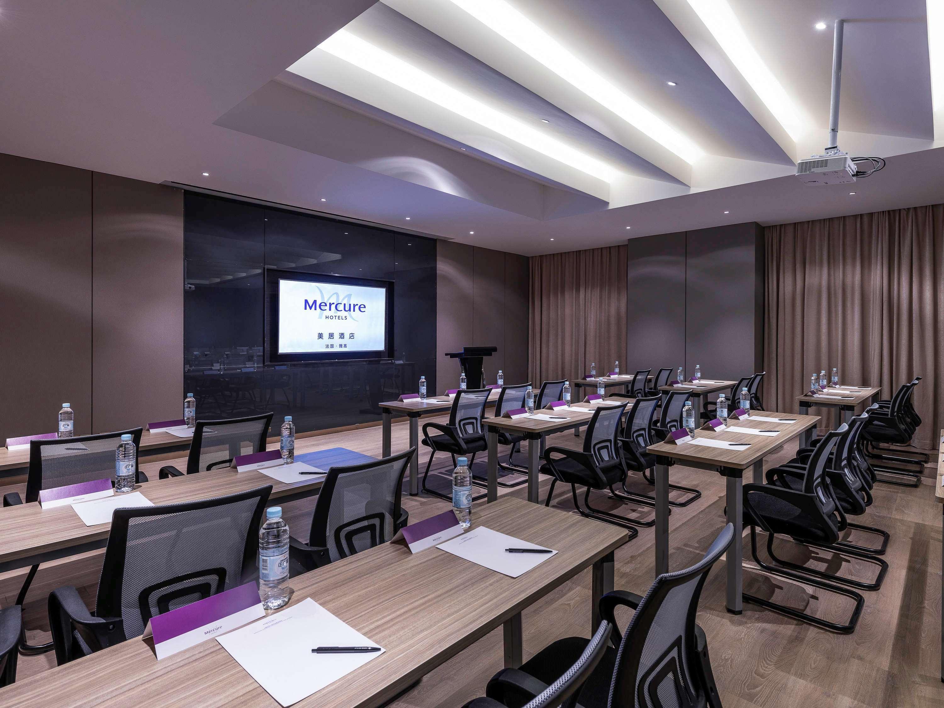 Mercure Shanghai Jiuting 4*
