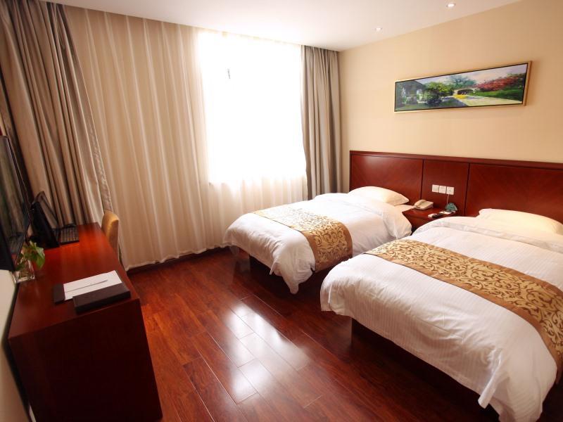 Greentree Songjiang Wanda Plaza Rongmei Road Express 2*