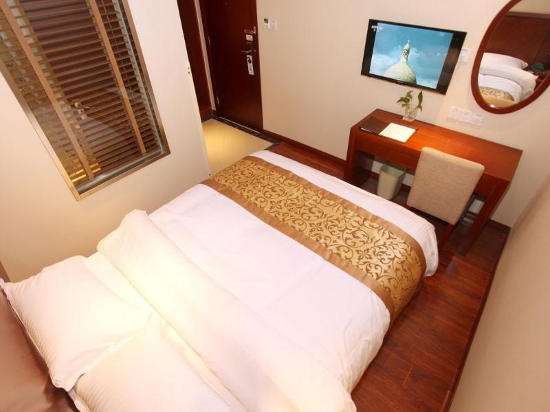 Hotel Greentree Songjiang Wanda Plaza Rongmei Road Express 2*