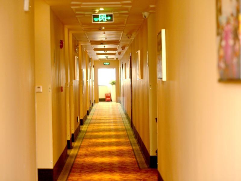 Greentree Songjiang Wanda Plaza Rongmei Road Express 2*